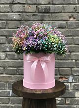 Цветочная композиция из Гипсофила и Розы в шляпной коробке в Камень-Рыболове