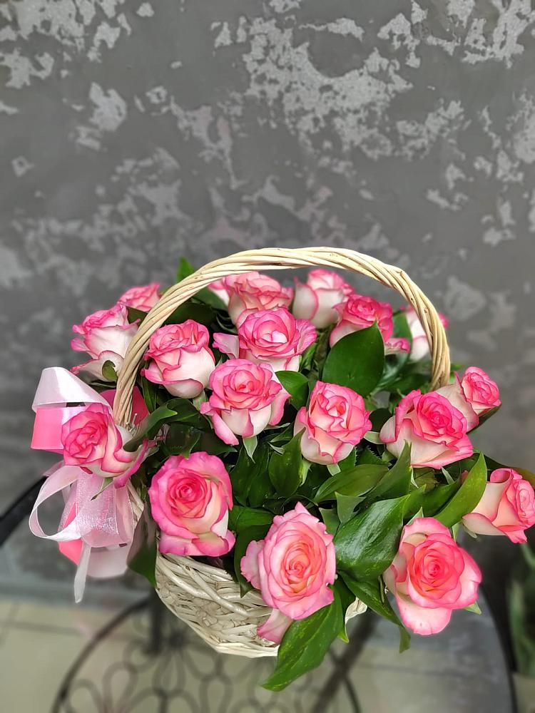 Цветочная композиция из Розы в корзине в Камень-Рыболове