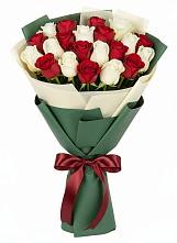 Букет Микс из красных и белых роз в Камень-Рыболове