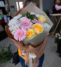 Букет цветов из:  Герберы, Розы и Хризантемы в Камень-Рыболове