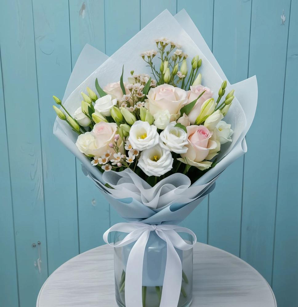 Букет цветов из: Розы и Лизиантусы в Камень-Рыболове