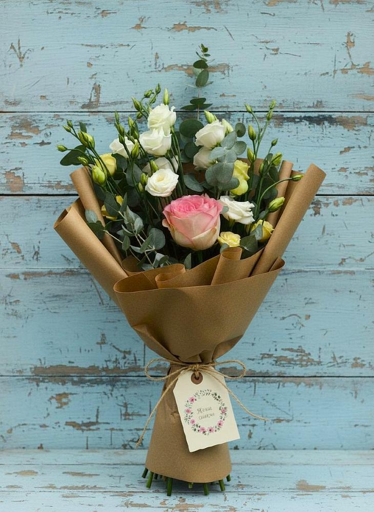 Букет цветов из: Розы и Лизиантусы в Камень-Рыболове