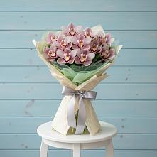 Букет цветов из:  Орхидеи и Розы в Камень-Рыболове