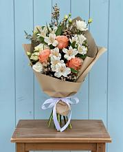 Букет цветов из:  Альстромерии, Лизиантусы, Розы и Хризантемы в Камень-Рыболове
