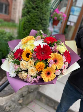 Букет цветов из: Герберы, Ромашки, Хризантемы, Розы и Подсолнухи в Камень-Рыболове