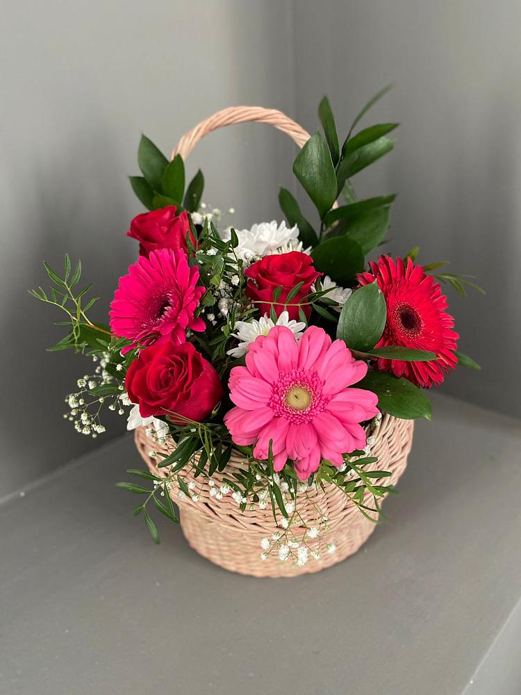 Цветочная композиция из Розы, Хризантемы и Герберы в корзине в Камень-Рыболове