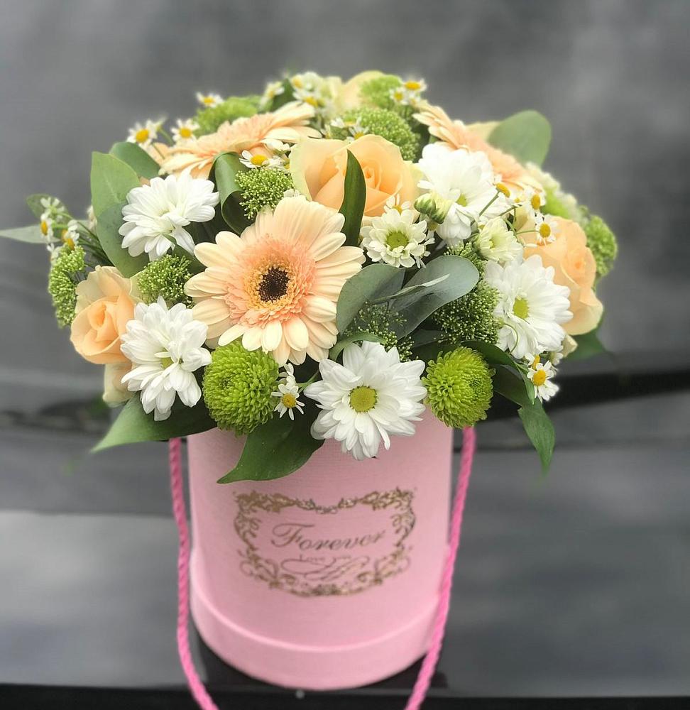 Цветочная композиция из Розы, Герберы и Хризантемы в шляпной коробке в Камень-Рыболове