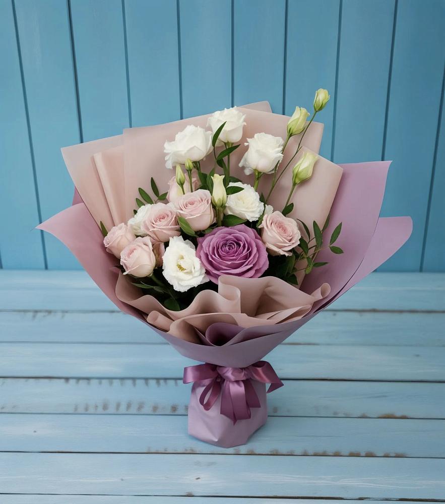 Букет цветов из: Розы и Лизиантусы в Камень-Рыболове